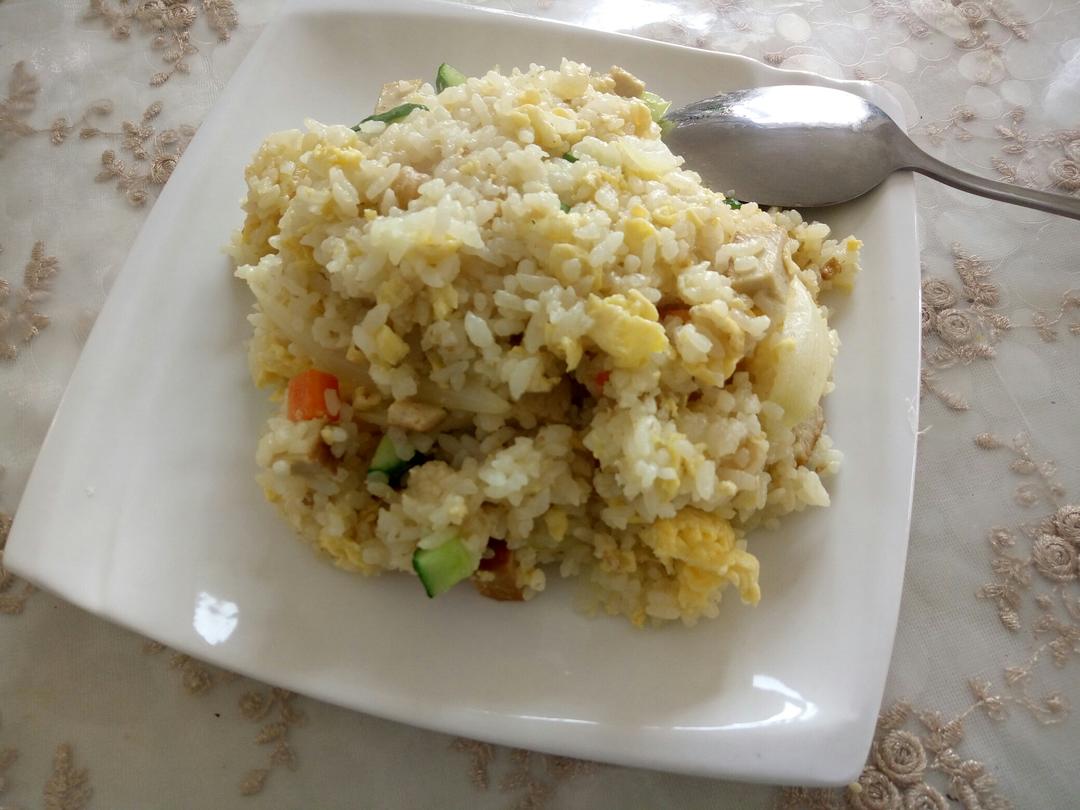 蔬菜丁蛋炒饭的做法