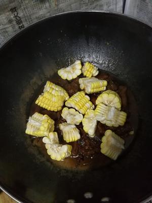 玉米烧排骨的做法 步骤5