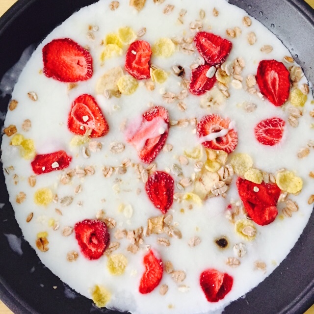 蘑菇君dh做的水果坚果酸奶派nutsandfruitsyogurtpie