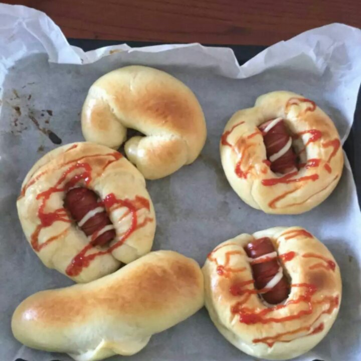 脆皮肠仔餐包