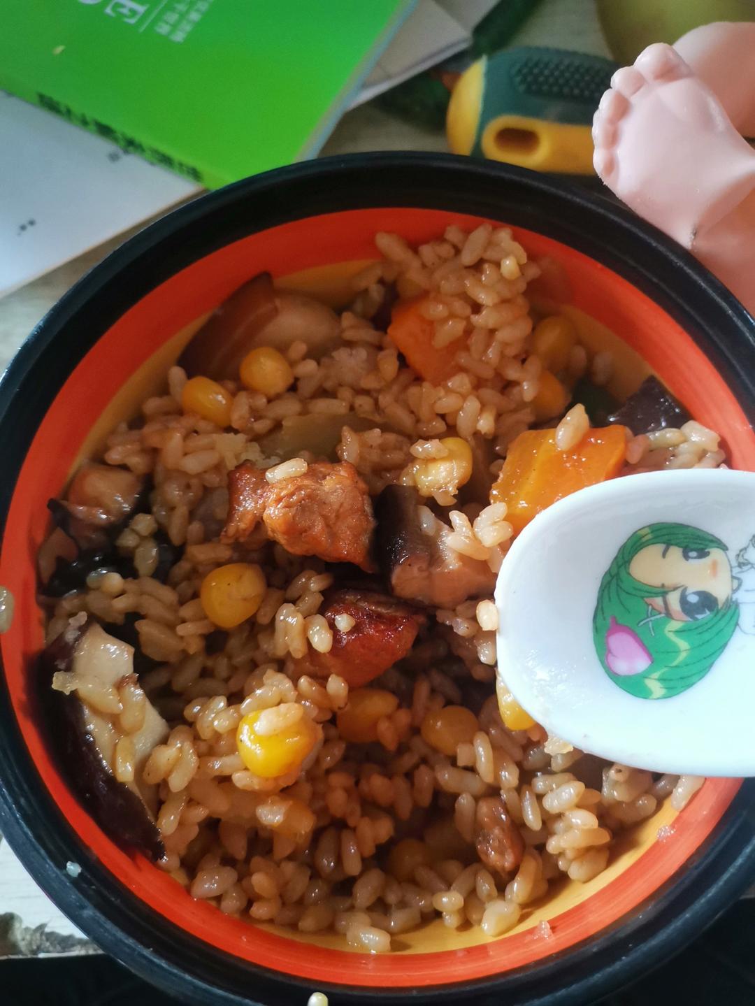无敌简单的土豆五花肉焖饭，肉香十足，吃一次就上瘾
