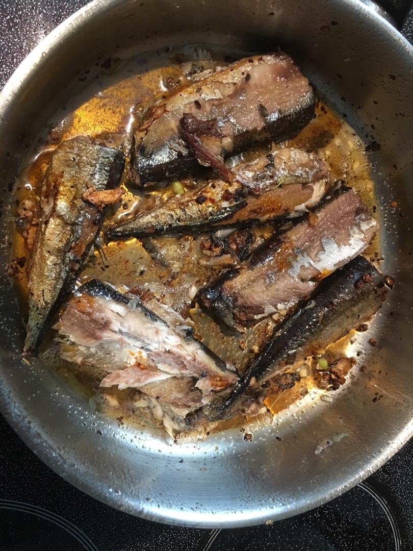 煎秋刀鱼