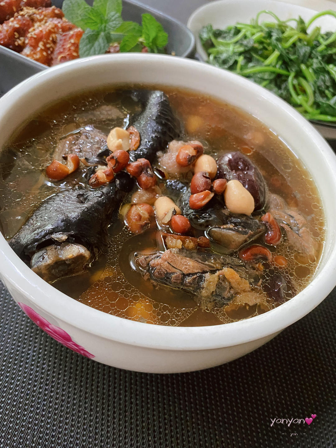 红豆花生红枣桂圆乌鸡汤