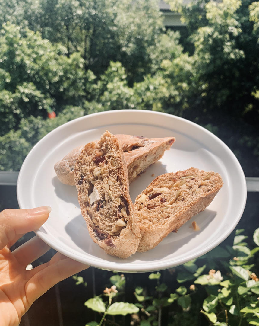 杂粮葡萄干面包