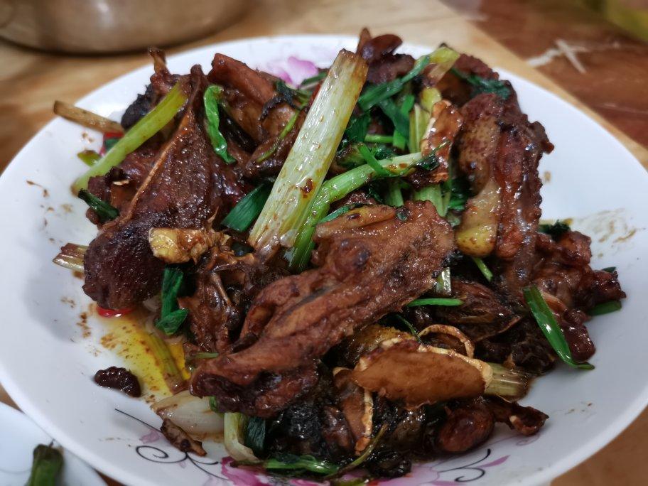 一鸡两吃的广东鸡煲
