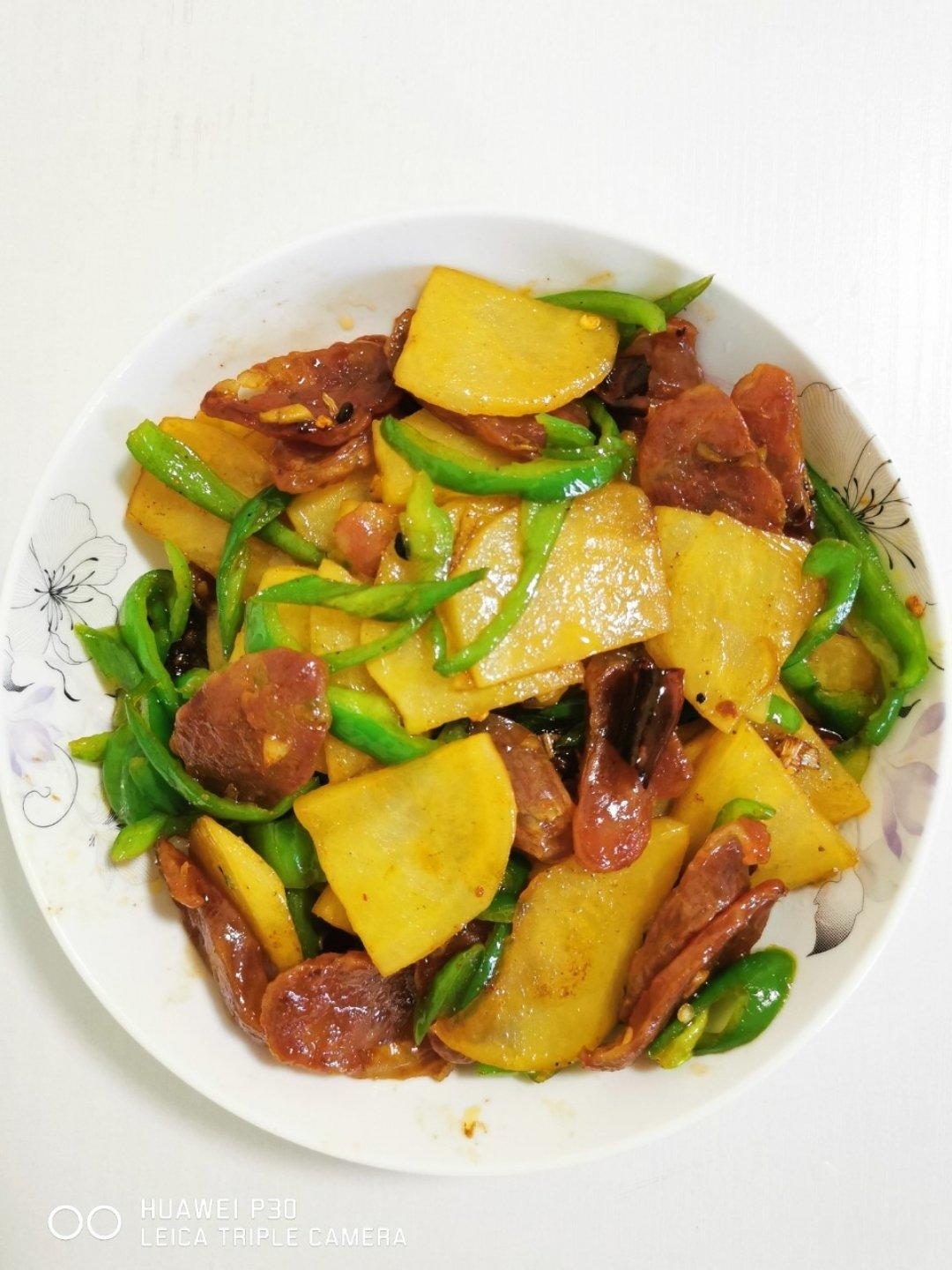 腊肠炒土豆片