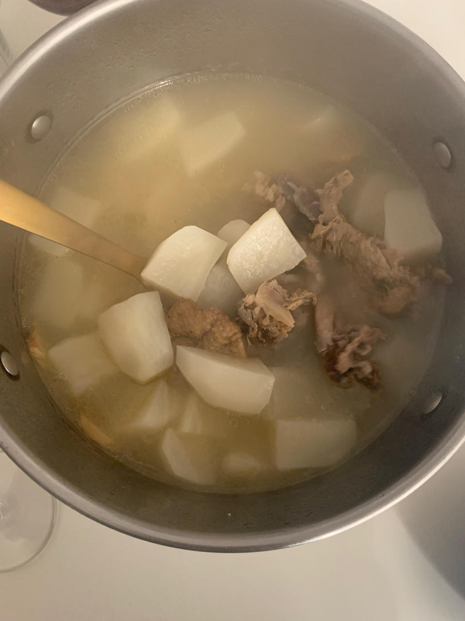腊鸭煲萝卜汤