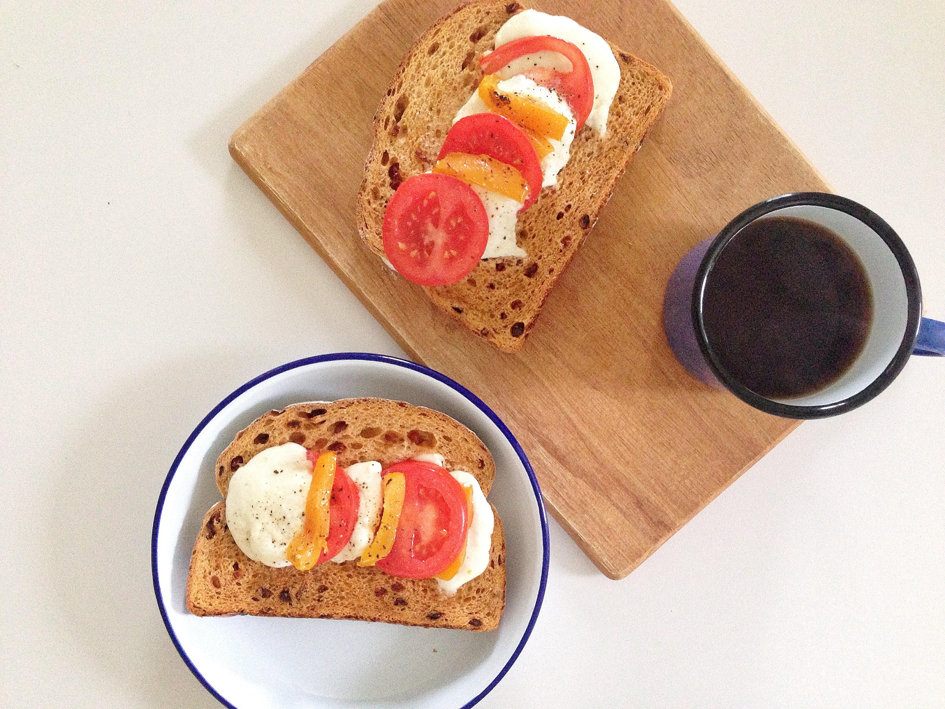 开口三明治 tomato and mozzarella open sandwich