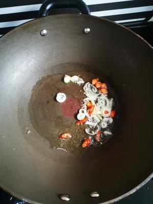 平菇蒜苗炒肉的做法 步骤5