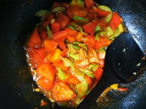 西红柿炒西葫芦的做法 步骤4