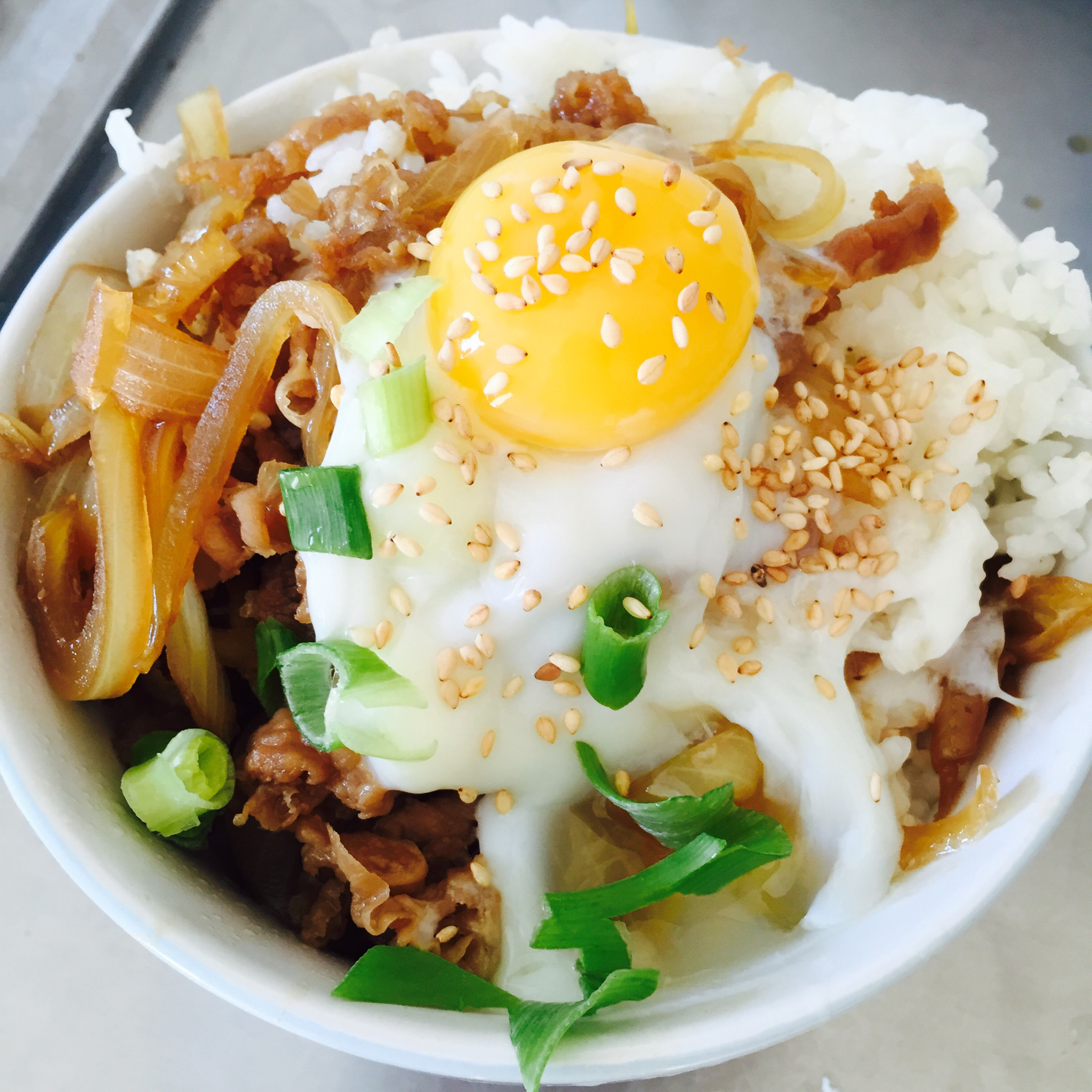 himigoooo做的牛丼温泉卵入り(日式温泉蛋牛肉饭)