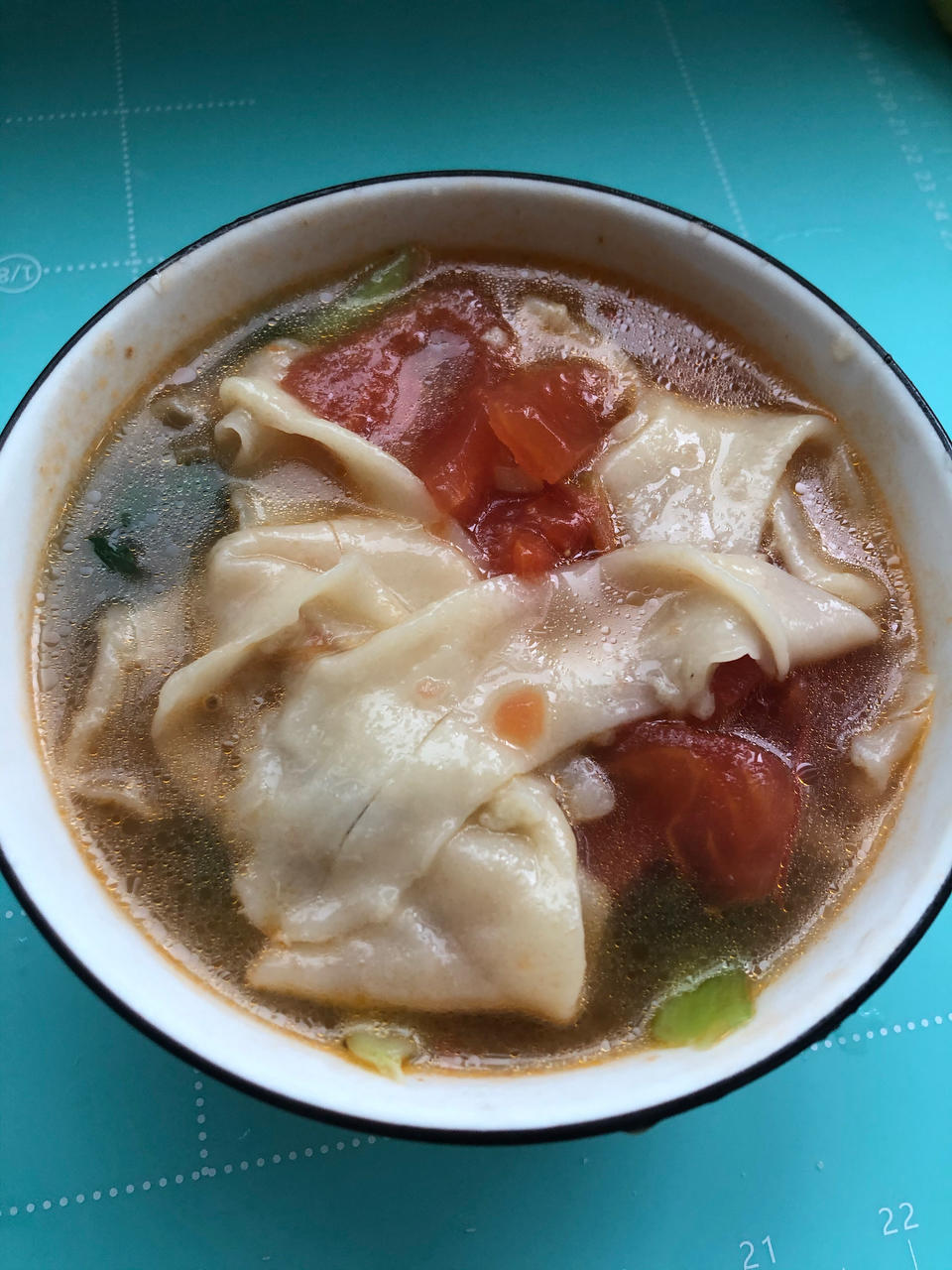 面片汤，面片爽滑筋道又柔软，汤汁鲜美