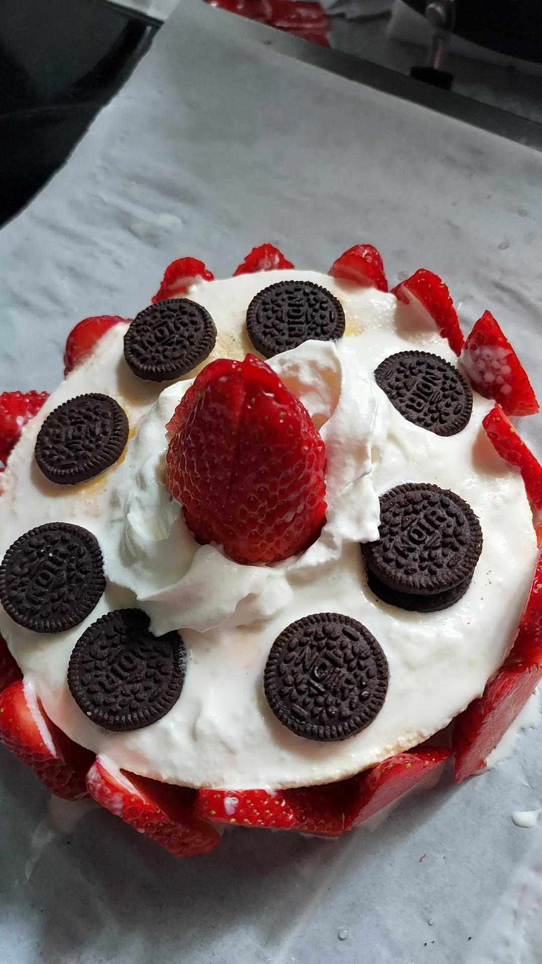 不会抹面也能抹的好看的草莓鲜奶蛋糕