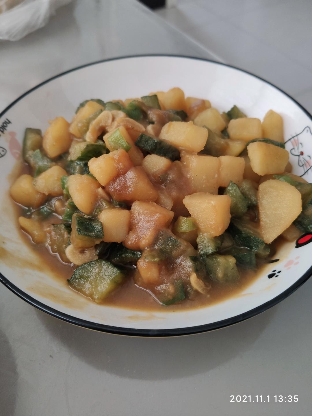 宝宝下饭神器，土豆肉块配黄瓜，营养均衡口味棒！健康食谱炒三丁