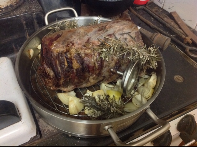 迷迭香烤牛肉配红酒汁