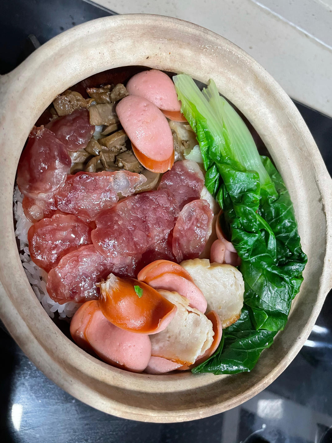 保姆级的「腊味煲仔饭2.0」加强版来了，地道老广味～