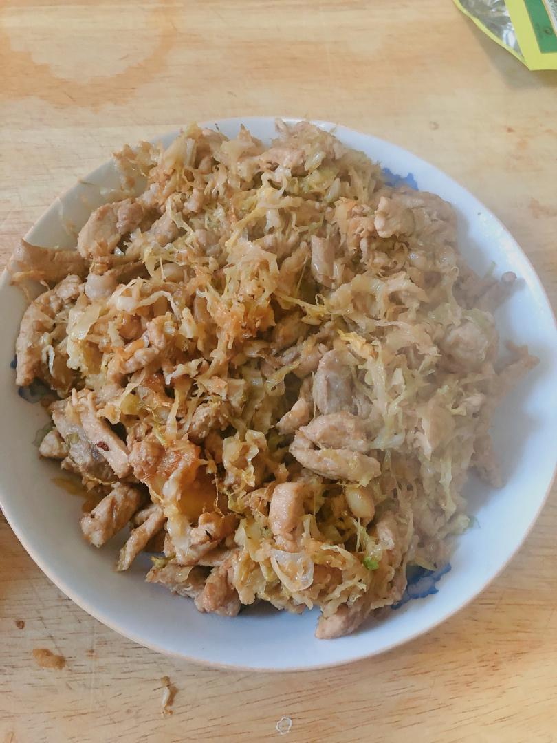 五花肉炒酸菜(东北酸菜)
