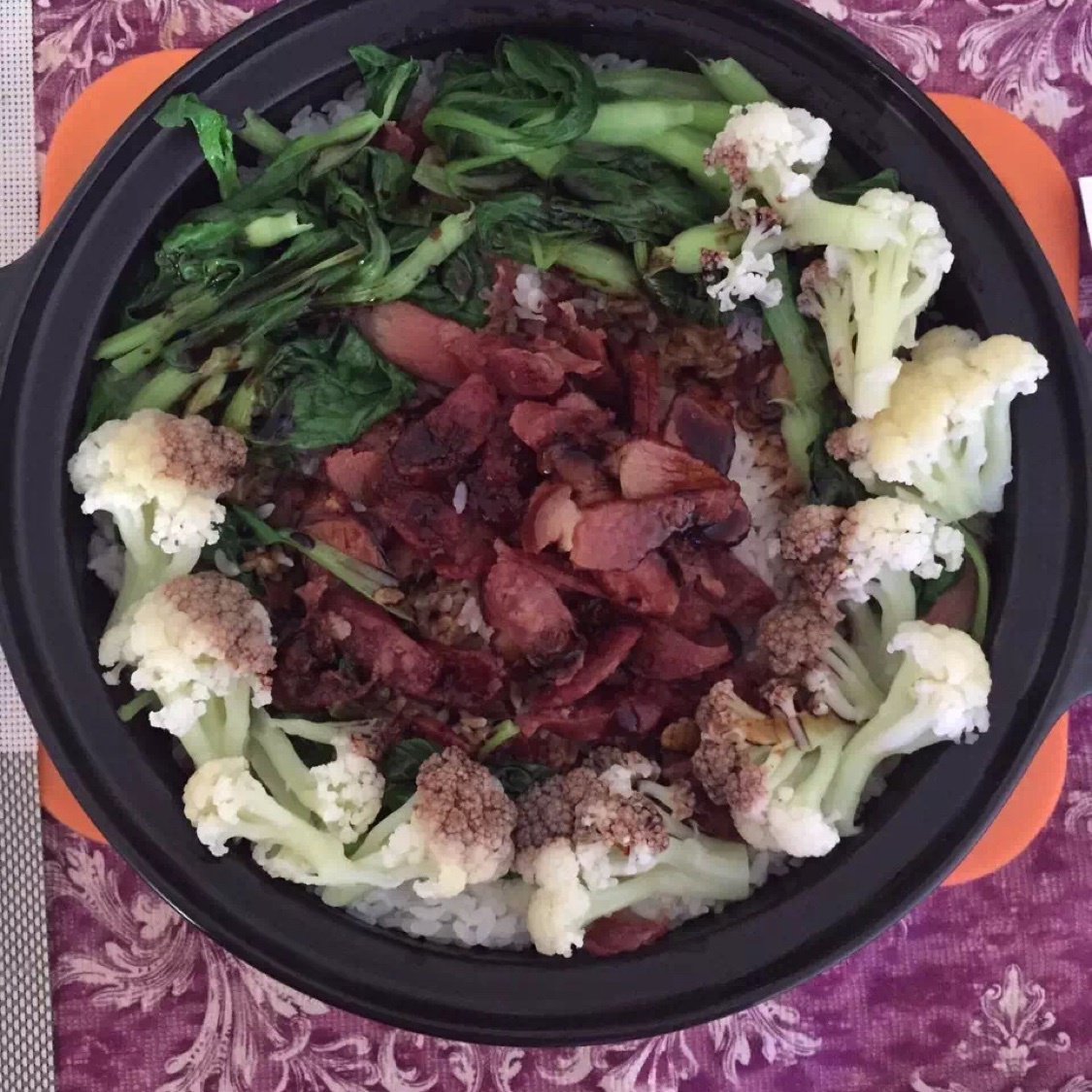 塔吉锅腊味煲仔饭