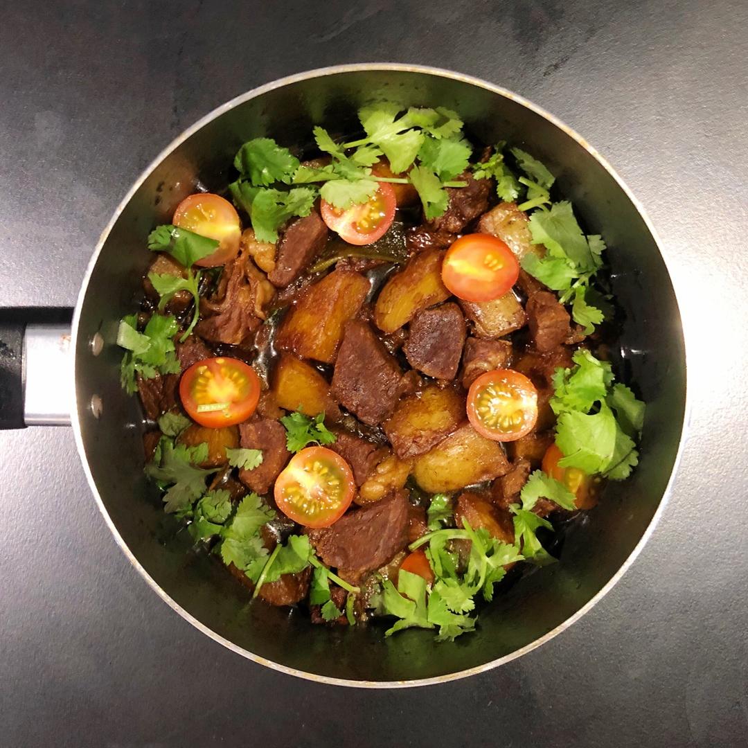 铸铁锅土豆炖牛肉