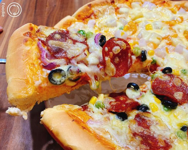 意大利萨拉米和水果双拼披萨的做法