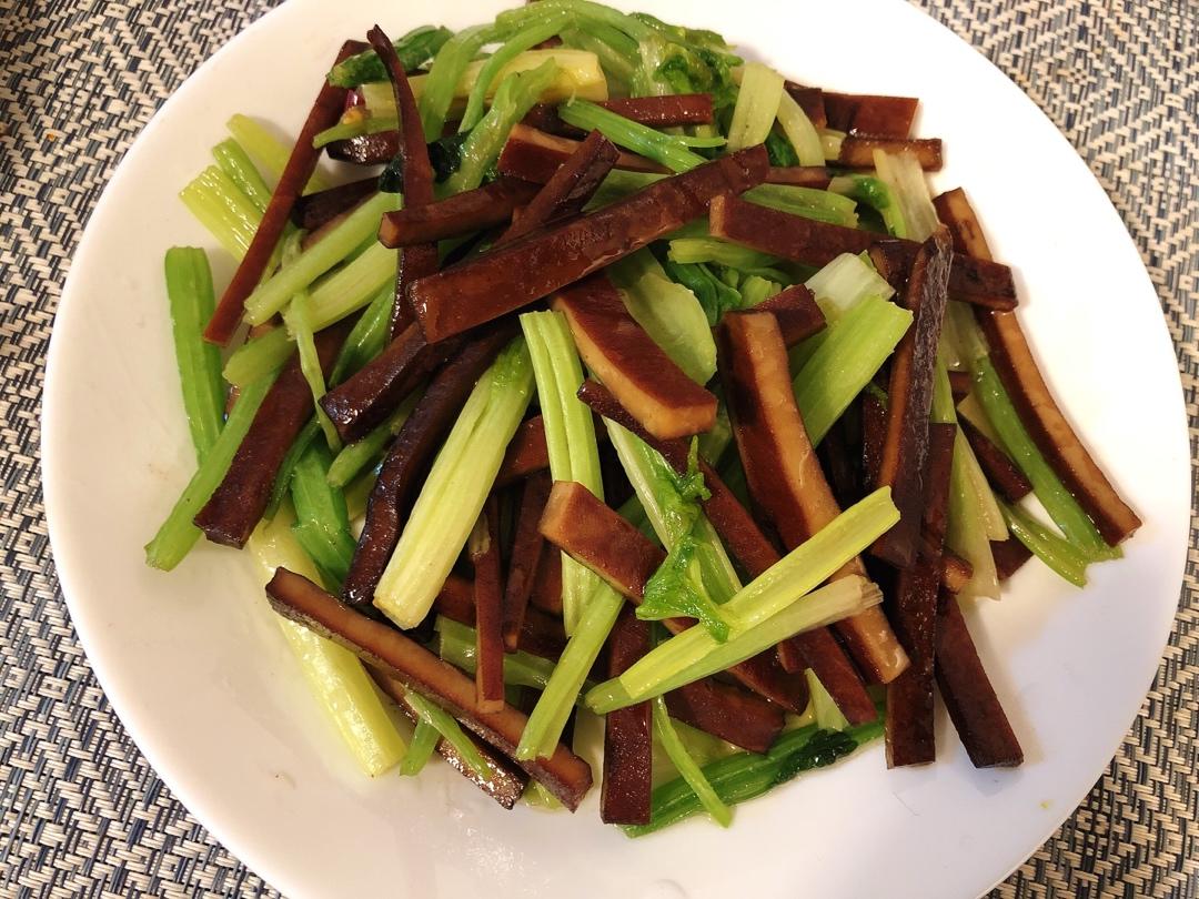 素菜：芹菜炒豆腐干