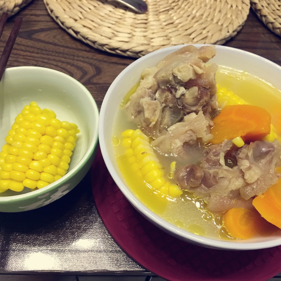 甜玉米猪手汤