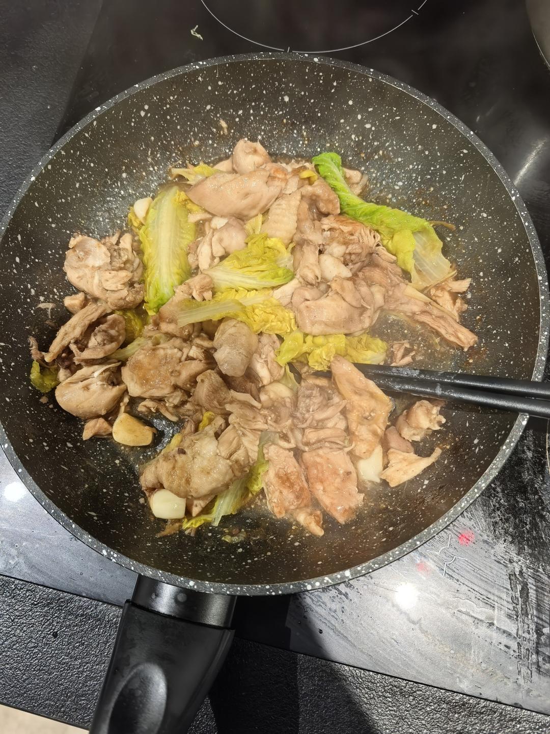 香味十足的沙姜鸡煲