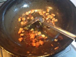 香菇肉末炒茄丁的做法 步骤5