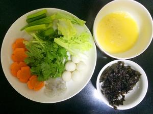 香菜鱼丸时蔬汤的做法 步骤1