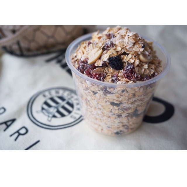 阿蓓想住在百亩森林做的granola 元气满满的格兰诺拉麦片