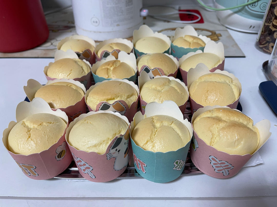 不塌不凹的纸杯戚风蛋糕