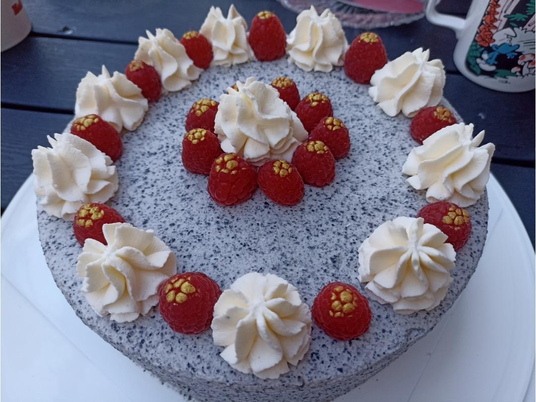 三层口感黑芝麻凝酪生蛋糕🍰