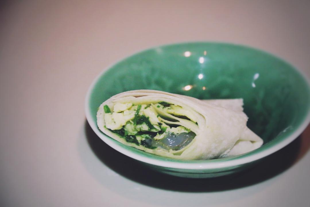 荠菜鸡蛋虾仁春卷