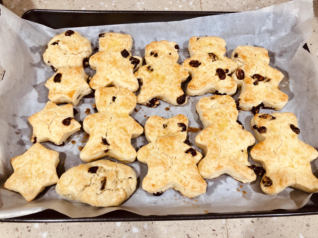 【视频】3分钟 奶油司康Scone(可能是世界上最快手的司康) 消耗淡奶油～
