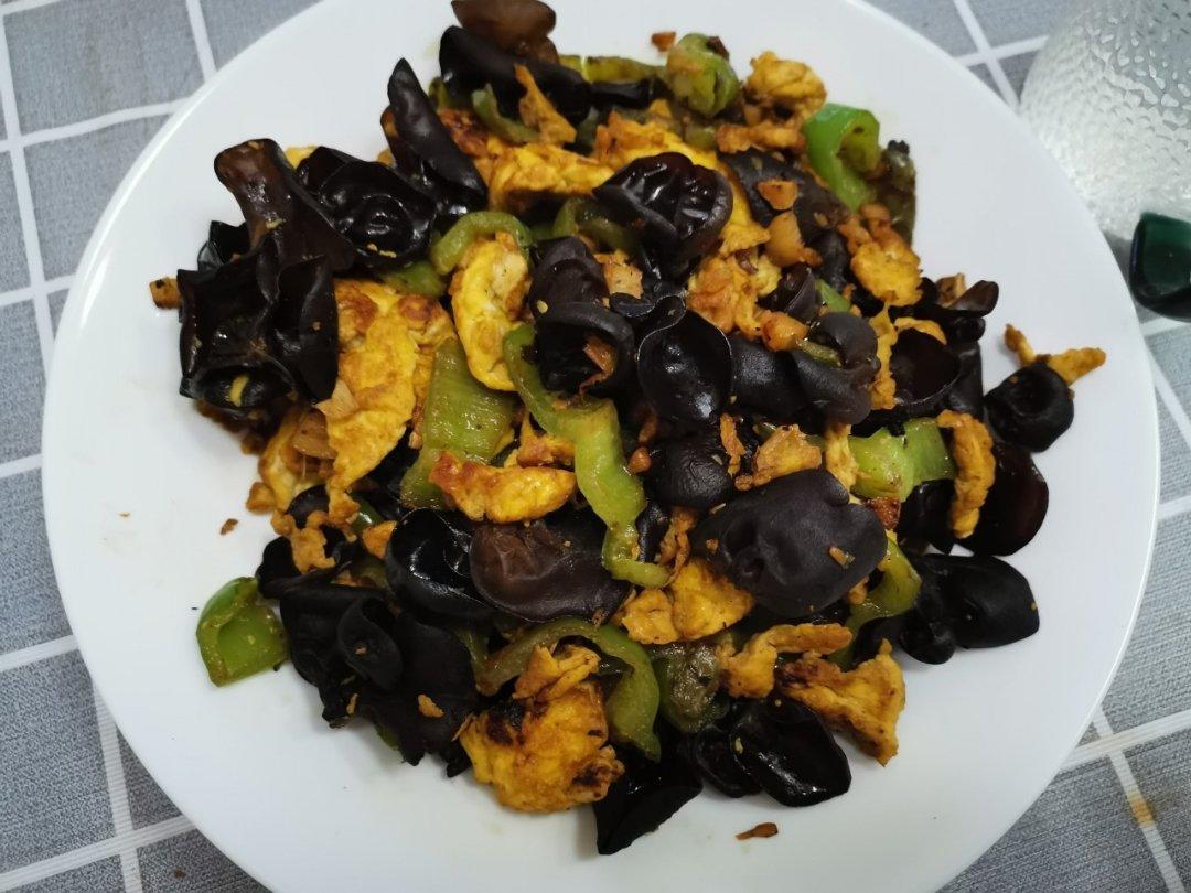 黑木耳青椒炒鸡蛋（营养又下饭）