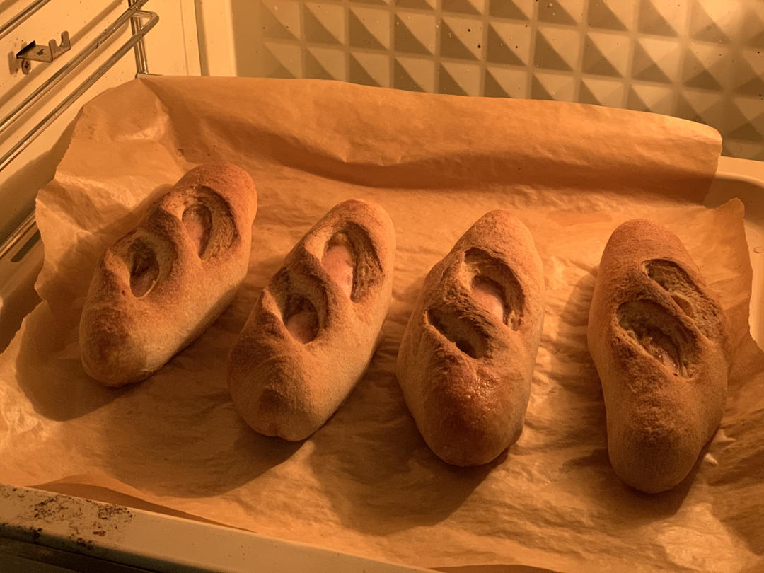 治愈甜腻的｜法式芥末籽香肠面包