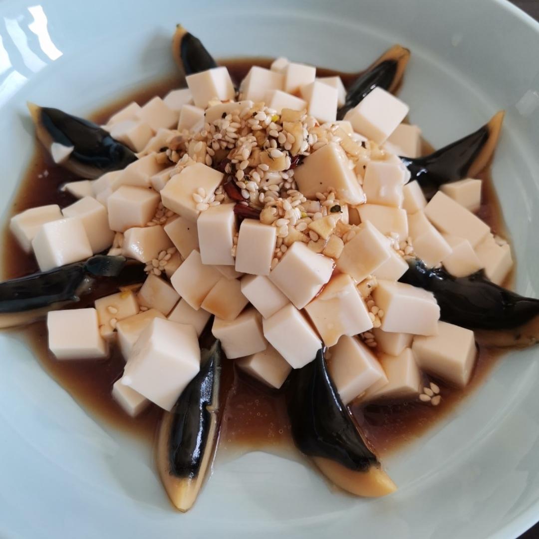 皮蛋拌豆腐