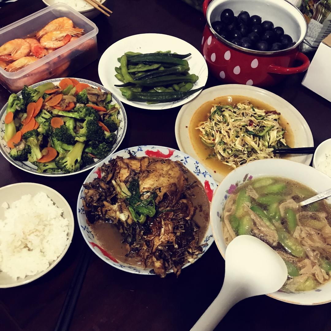 百姓人家——西兰花胡萝卜炒蘑菇