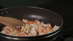 西红柿烩肉饭 | 爸爸厨房 VOL . 99 西红柿 胡萝卜 洋葱 鸡肉 米饭的做法 步骤10