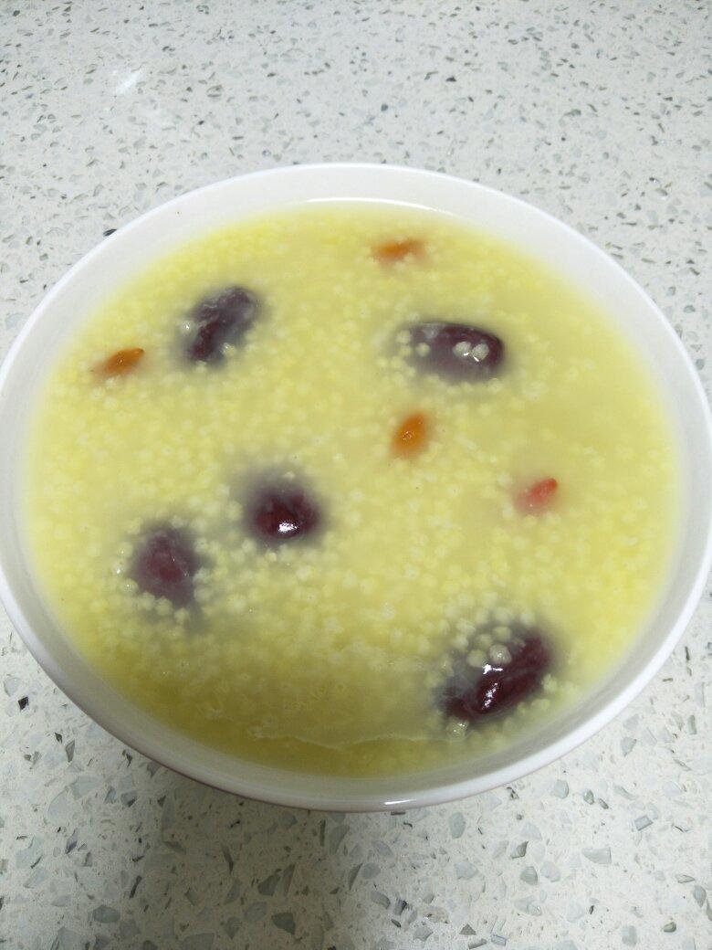 红枣桂圆小米粥