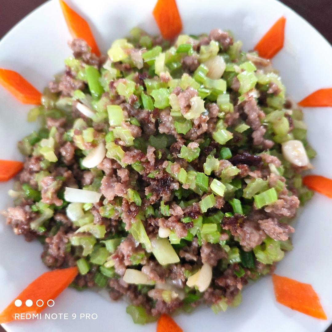 超下饭的牛肉渣炒芹菜