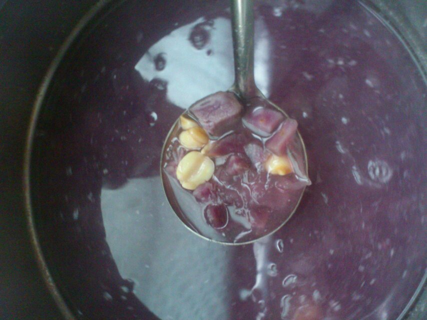 紫薯银耳莲子羹