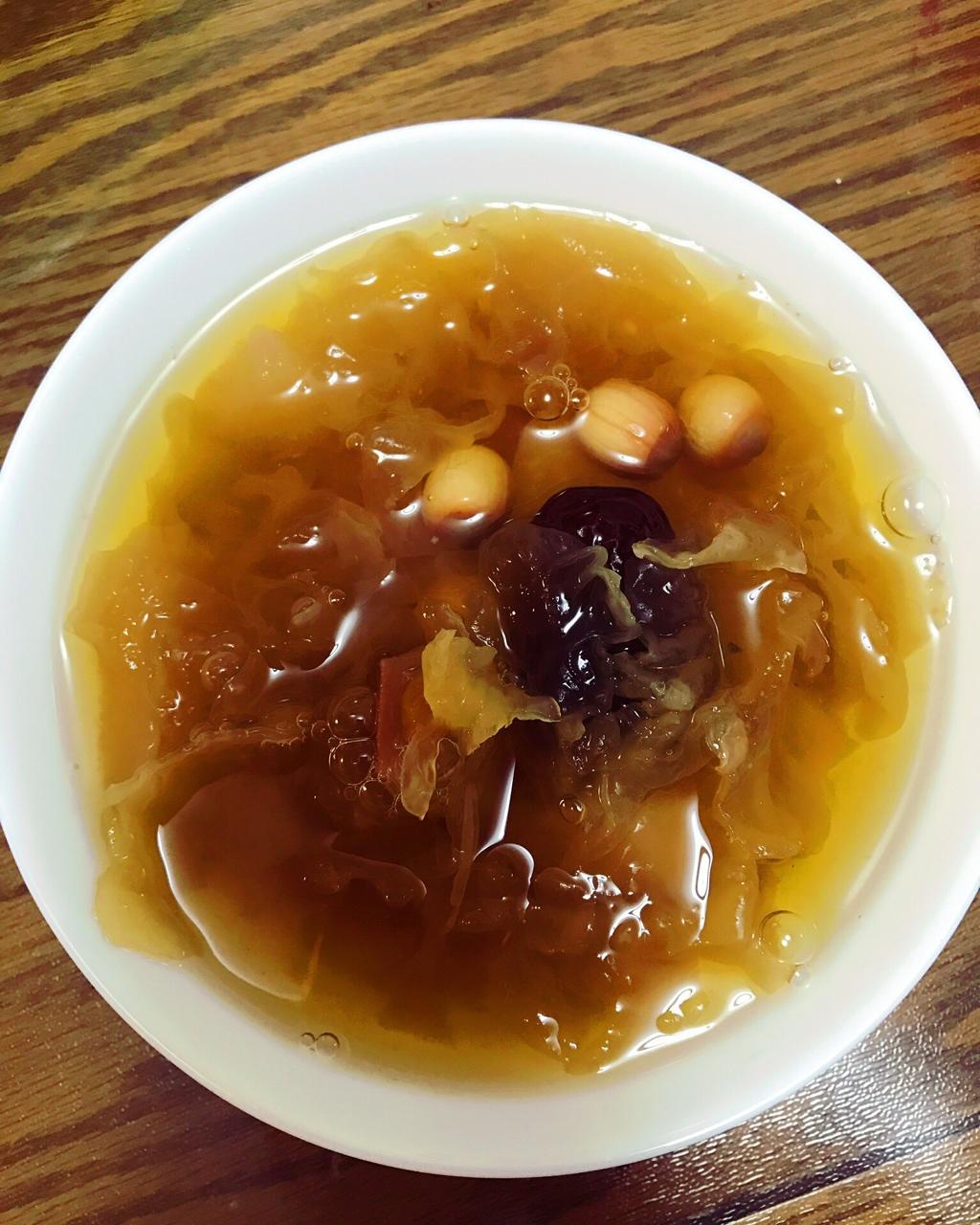 冰糖莲子银耳羹