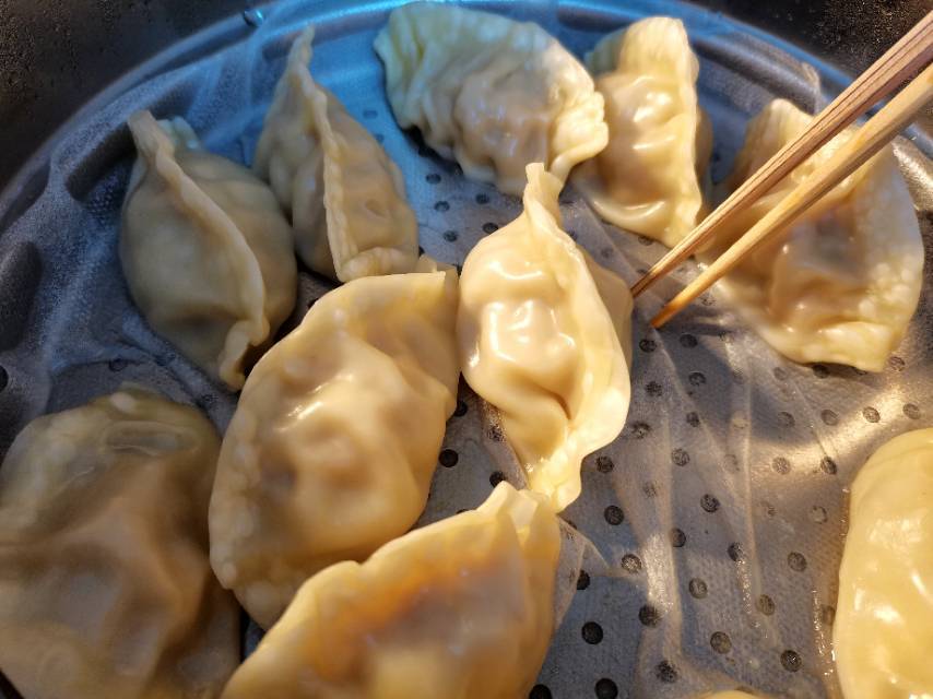 酸菜猪肉饺子（很嫩很多汁！）