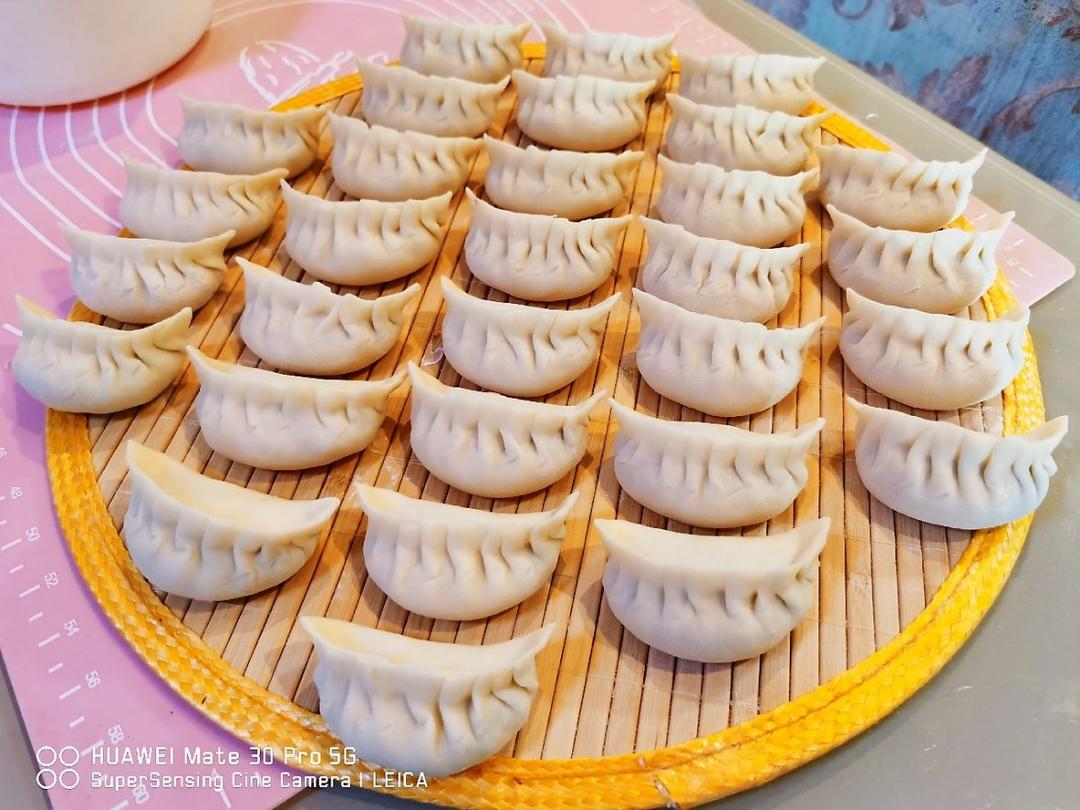 鲜美多汁的烫面蒸饺～      猪肉洋葱馅