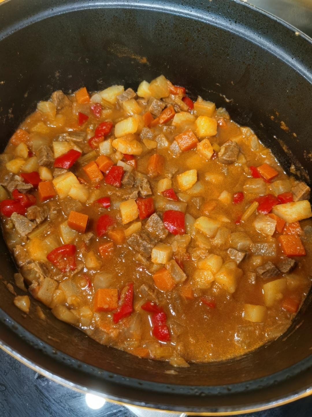 匈牙利牛肉汤—匈牙利大使亲自下厨