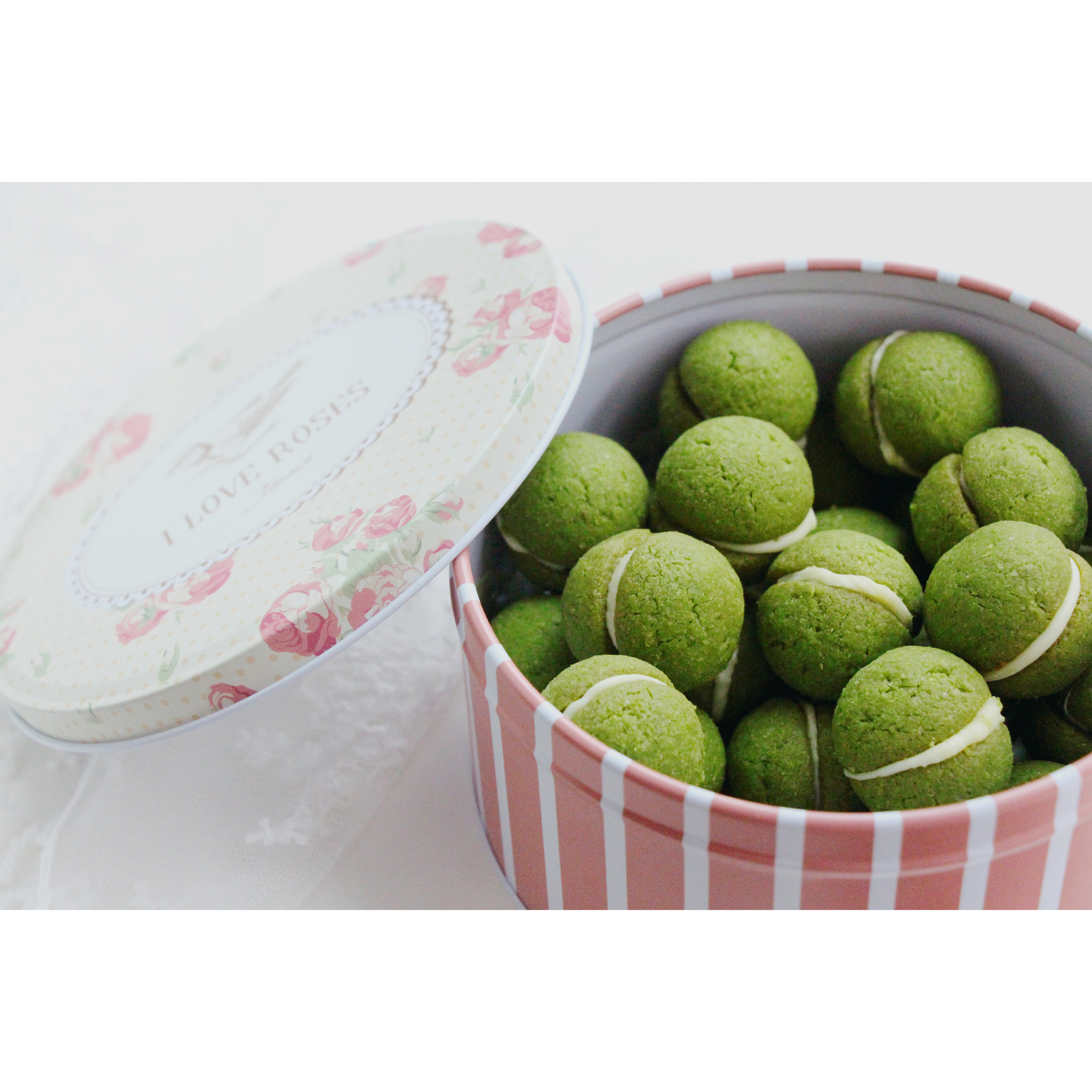 白-小桃做的贵妇人之吻-抹茶白巧克力夹心球球饼干