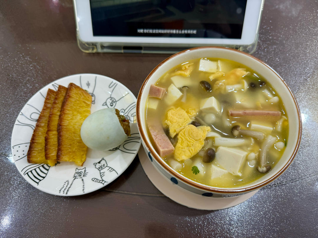 蟹味菇豆腐汤丨健康营养身体壮！！