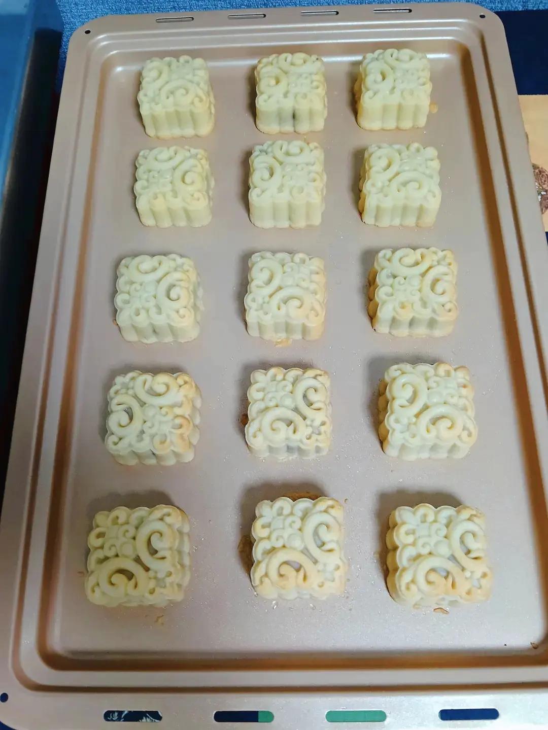 广式莲蓉月饼（75克、50克、各种规格都有）