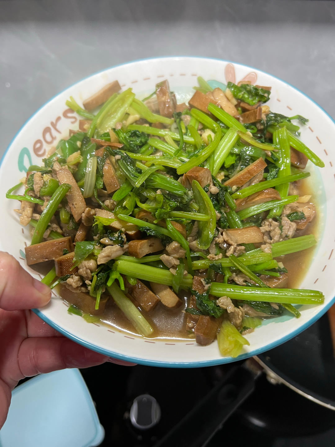 午餐晚餐简单快手下饭菜芹菜炒香干
